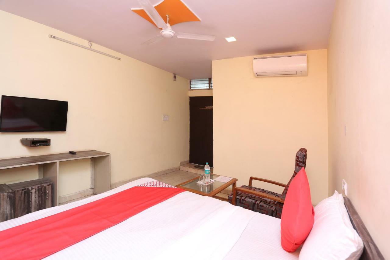 Oyo 37533 Hotel Ashirwad ジャバルプル エクステリア 写真